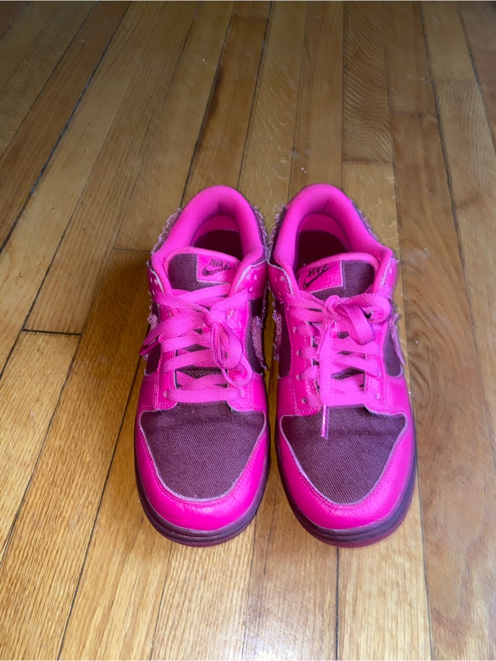 Nike dunk low Valentine’s Day women Sz 9